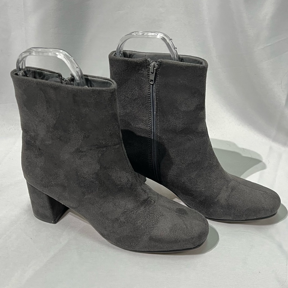 Sociology Dolly Grey Suede Almond Toe Ankle Boots - size 8.5